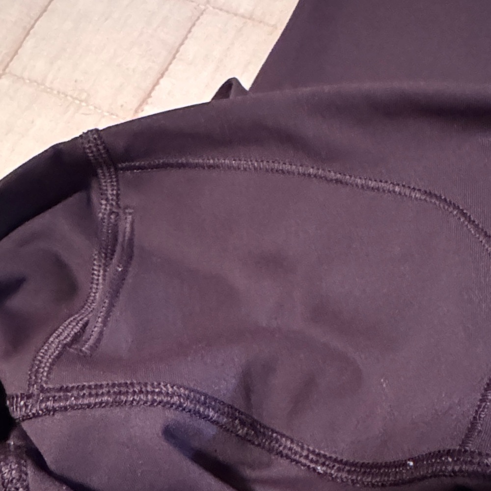 lululemon Burgandy/Wine Leggings size 4 21” EUC - Picture 2 of 10